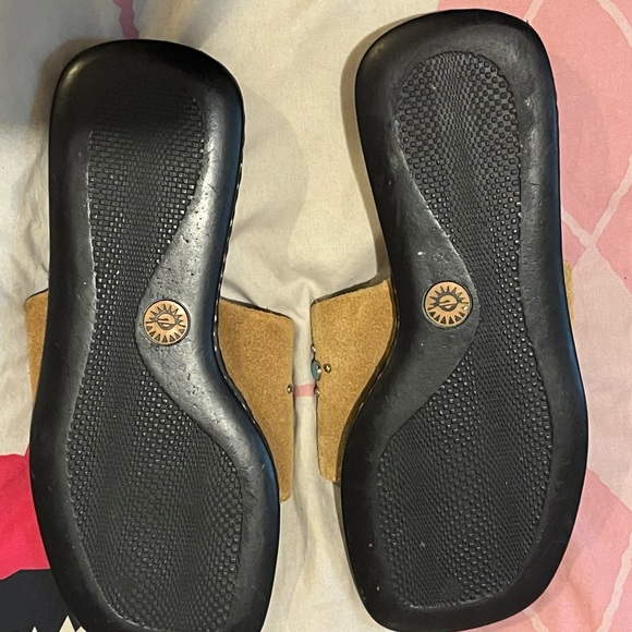 Turquoise-like Jewelry Gelron Earth Sandal - Picture 2 of 16